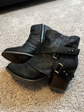 Heeled booties